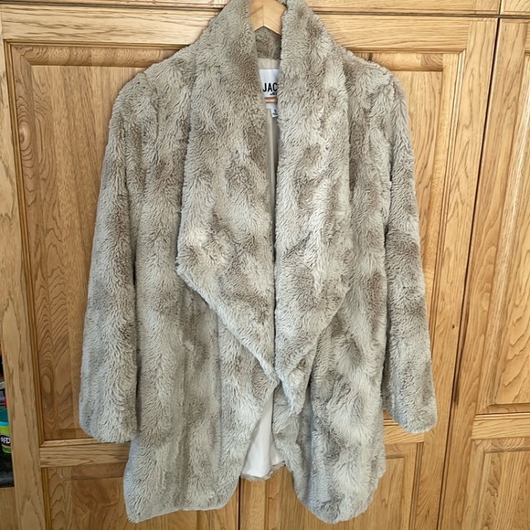 Jack by BB Dakota Jackets & Blazers - BB Dakota Come Cozy Faux Fur Jacket size small